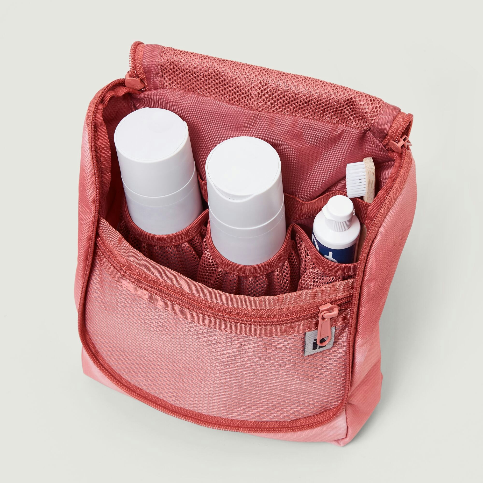 kit classic hanging toiletry bag