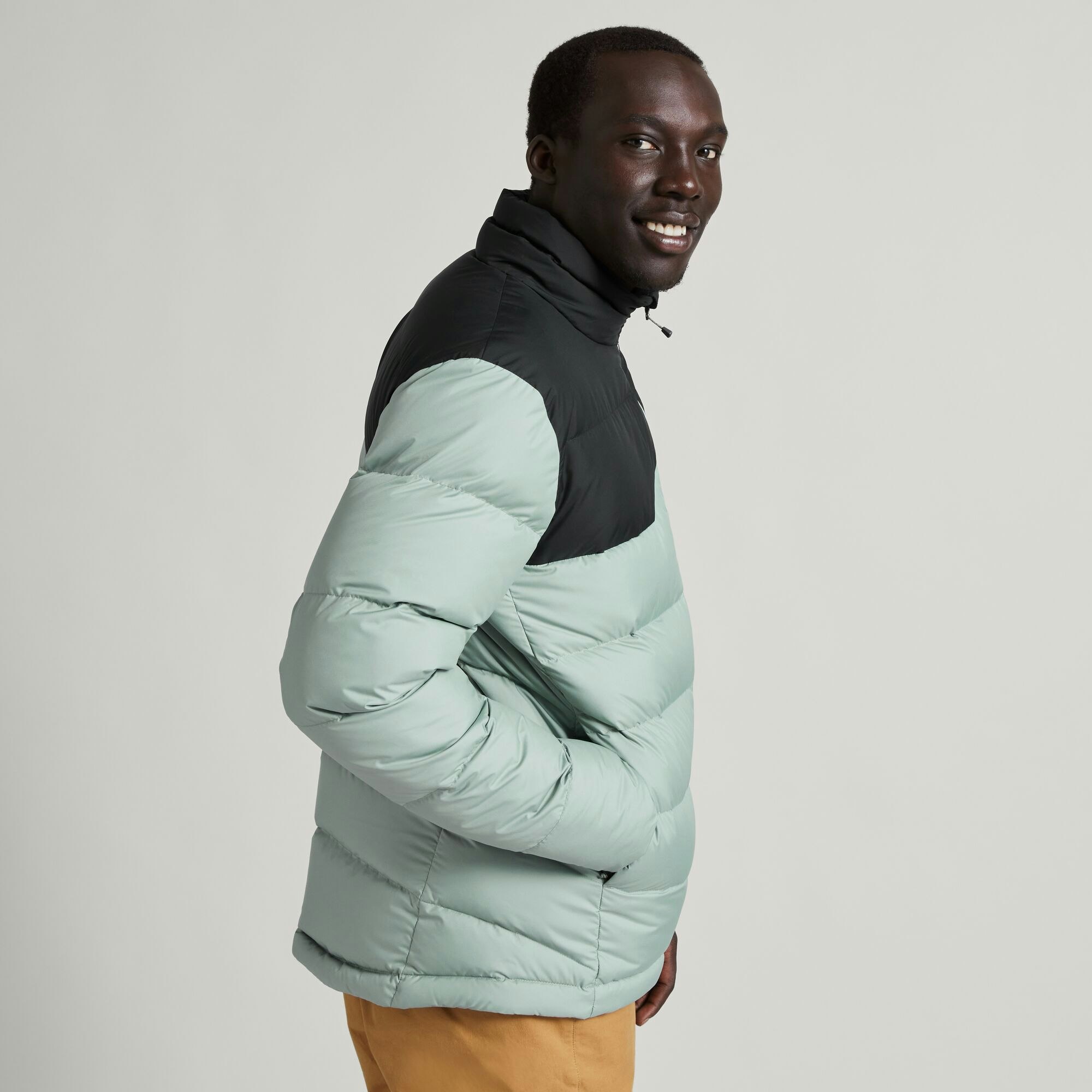 Men's 100% Recycled Puffer Jacket in Dark Grey