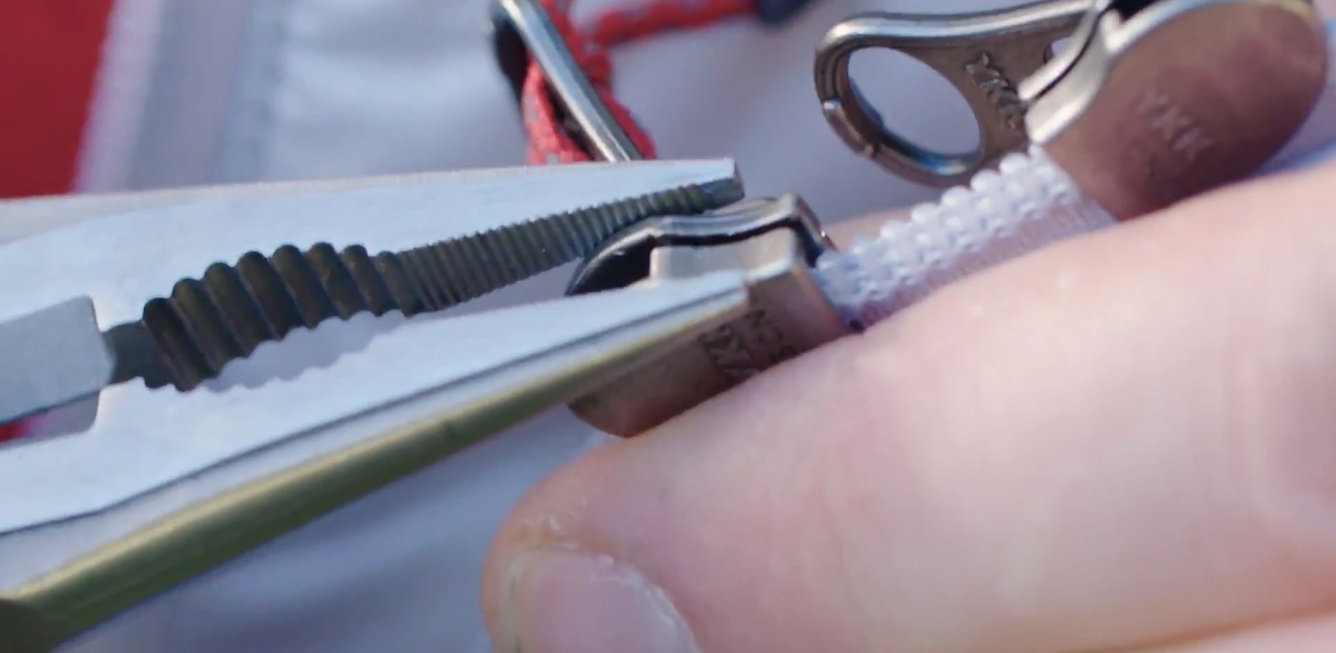 How to fix a zipper