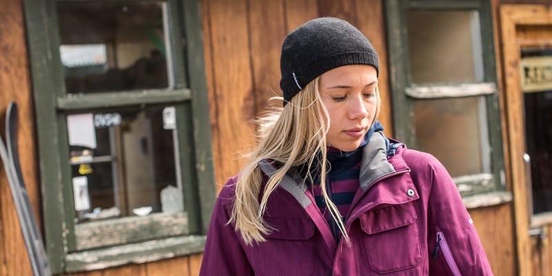 Jo wears the merino unisex beanie Jo wears the merino unisex beanie