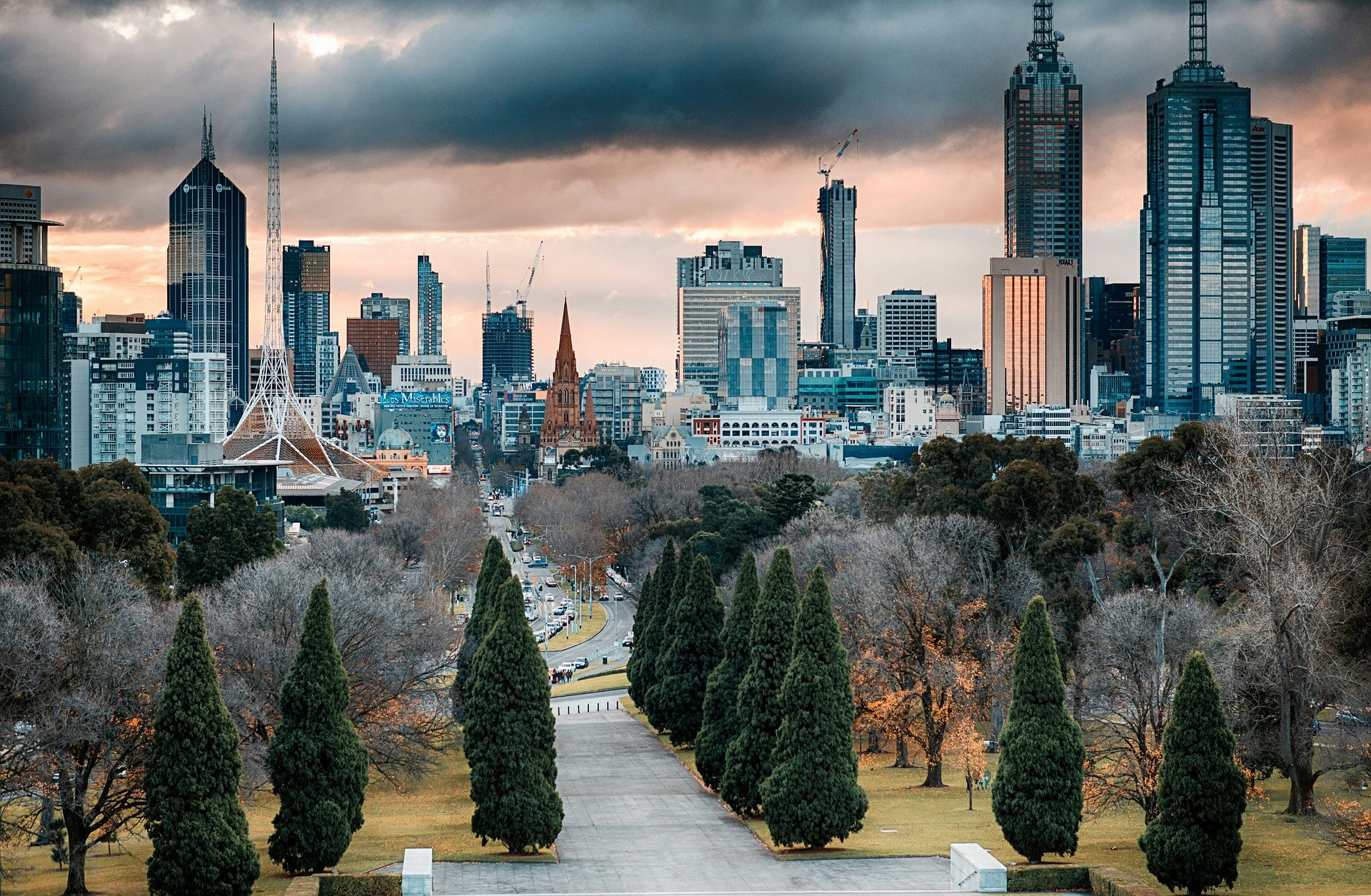 The Melbourne Tan Track passes the Shrine of Remembrance View of Melbourne from The Shrine of Remembrance