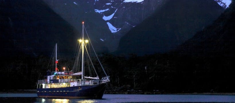 Explore Milford Sound on the Milford Wanderer Explore Milford Sound on the Milford Wanderer