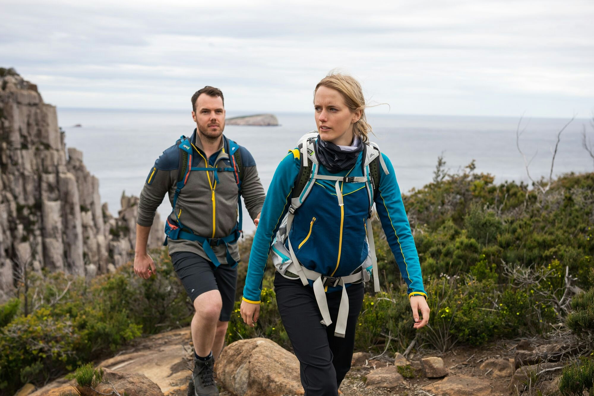 Staying warm and dry on the trail in a merino baselayer Staying warm and dry on the trail in a merino baselayer