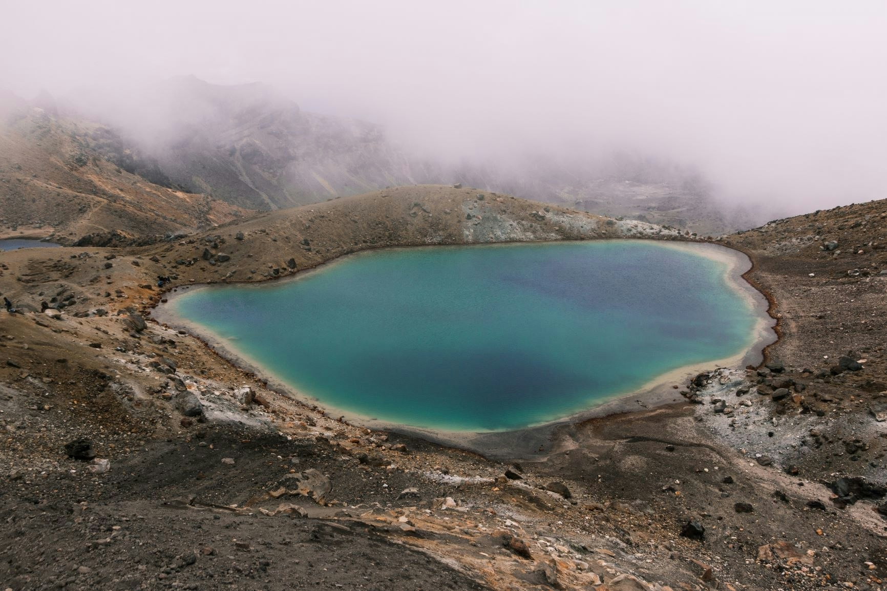 A bright blue lake at Tongariro Alpine Crossing