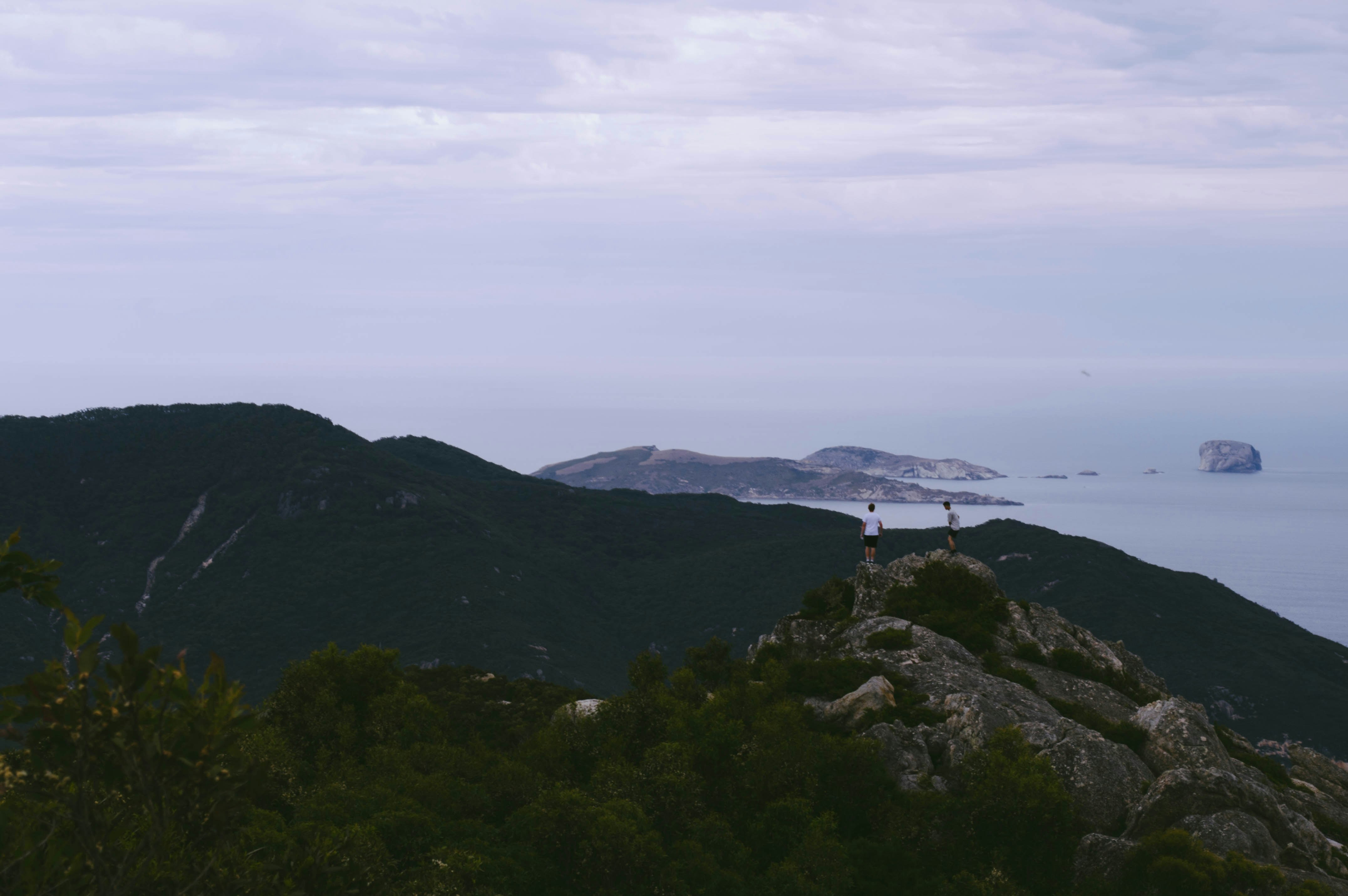 The view from Mount Oberon is a trail runner's dream Two runners at the top of Mount Oberon, Victoria