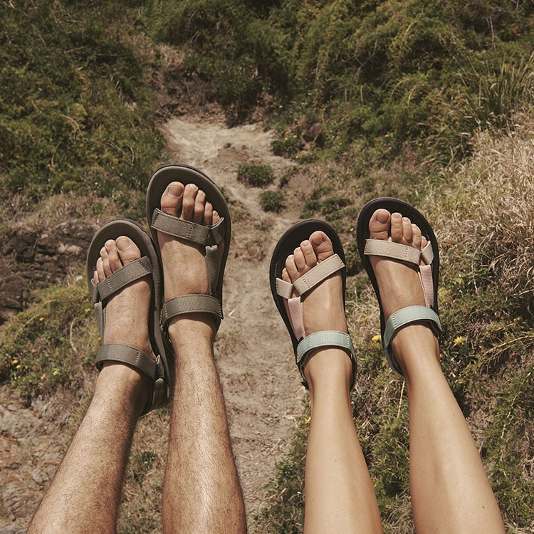 Teva Women's Brown Leather Flip Flops Thong Sandals Flats Size 9
